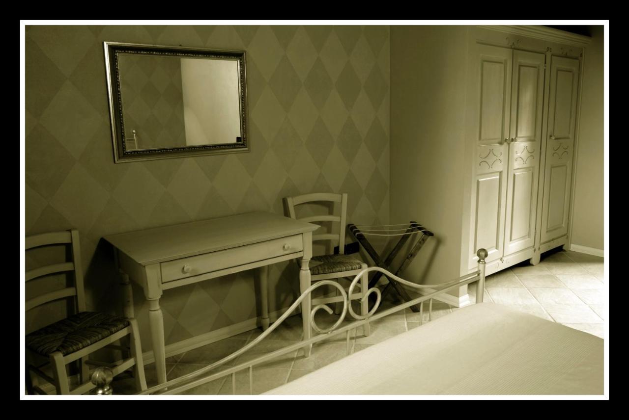 Villa Scati Bed And Breakfast Melazzo Rum bild